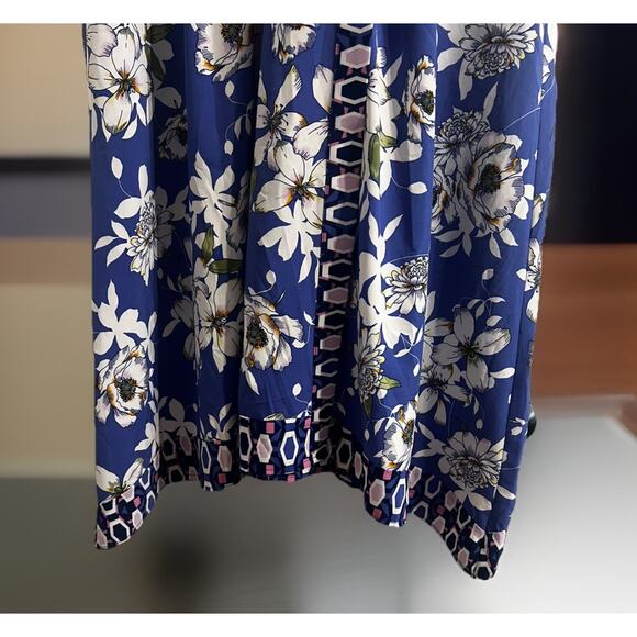 Chris McLaughlin Sleeveless Blue Floral Print V Neck Size 16 Blue Colorful - Picture 4 of 8